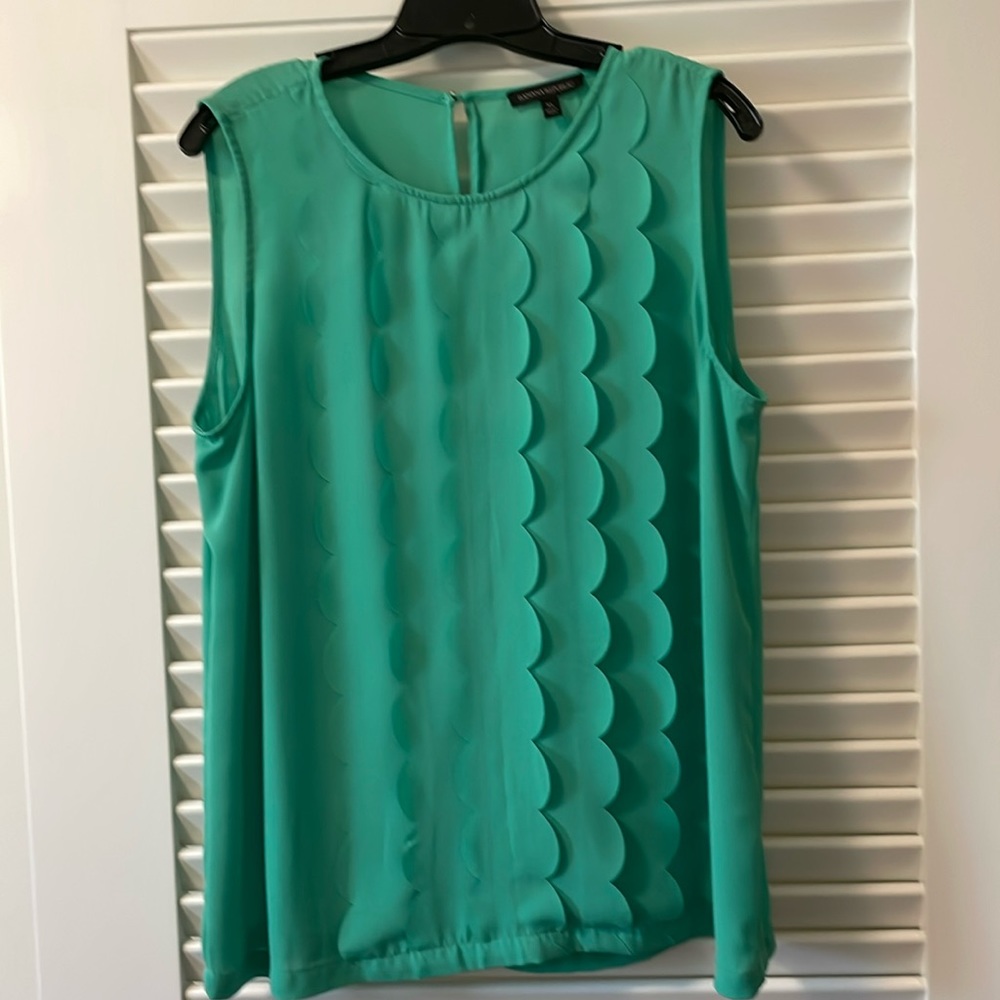 Banana Republic green scalloped front top XL